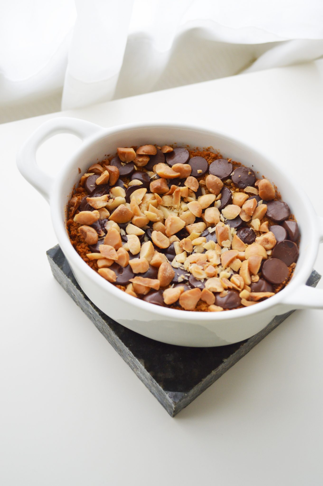 Dark Chocolate Macadamia Nut and Raspberry Blondie Recipe